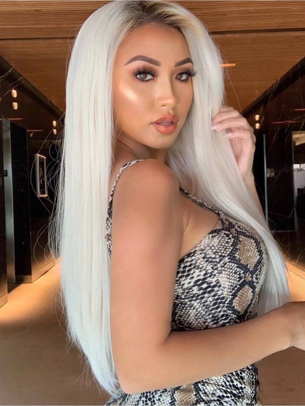 BELLAMI Synthetic Wig 26" 295G Straight – BELLAMI HAIR black to blonde ombré